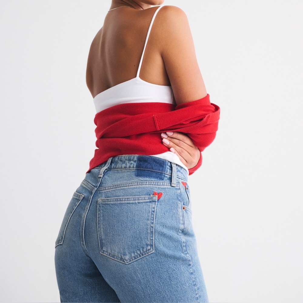 A&F Size 30R Curve Love High Rise 90s Relaxed Heart Embroidered Jean - Picture 2 of 12
